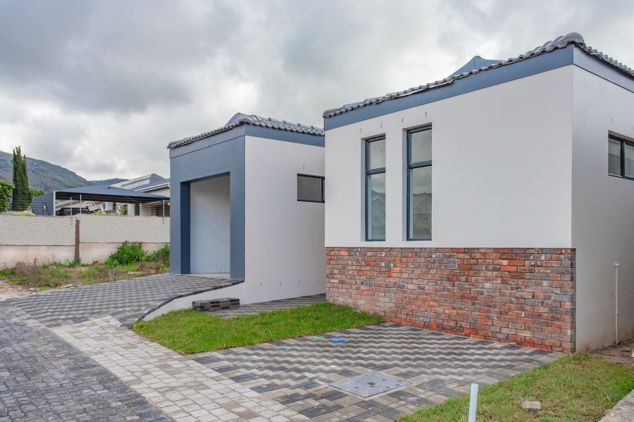 3 Bedroom Property for Sale in Honeydew Country Estate Western Cape